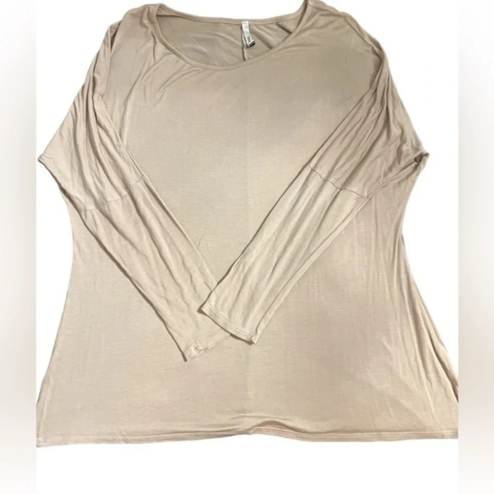 Brenda’s long sleeve flowy top